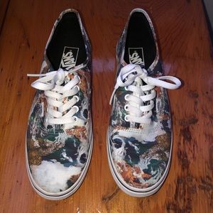 Womens Low-Top Earth Vans